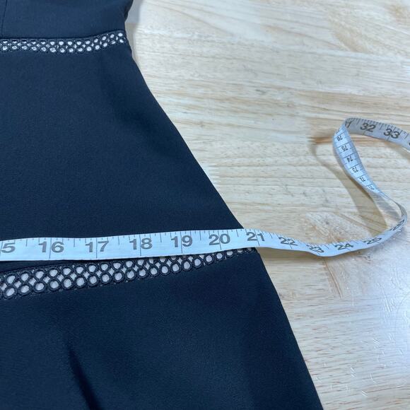 Shani NWT Lace-Trim Crepe Fit & Flare Dress Black Size 4 Crepe Career Wedding - Picture 9 of 10